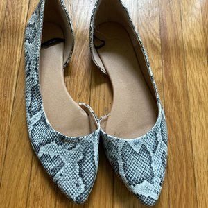 Black and White Snake Skin Print Flats